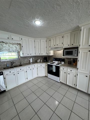 398 Lakeshore S, Onalaska, TX 77360