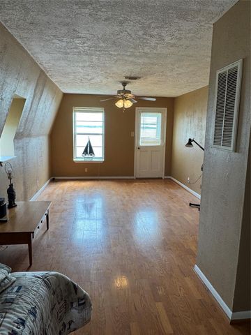 398 Lakeshore S, Onalaska, TX 77360