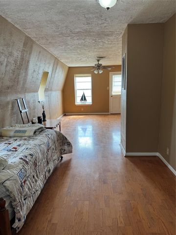 398 Lakeshore S, Onalaska, TX 77360