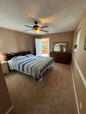 398 Lakeshore S, Onalaska, TX 77360