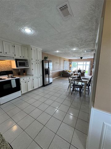 398 Lakeshore S, Onalaska, TX 77360