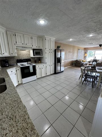 398 Lakeshore S, Onalaska, TX 77360