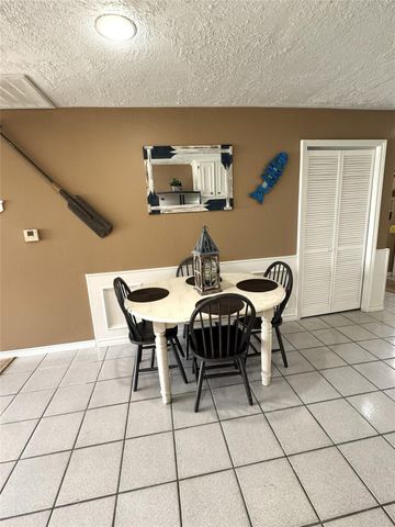398 Lakeshore S, Onalaska, TX 77360