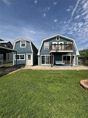 398 Lakeshore S, Onalaska, TX 77360