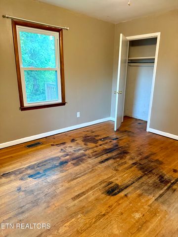321 Walnut Valley Rd, Clinton, TN 37716