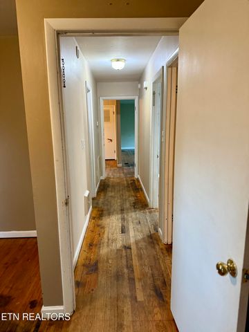321 Walnut Valley Rd, Clinton, TN 37716