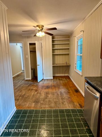 321 Walnut Valley Rd, Clinton, TN 37716