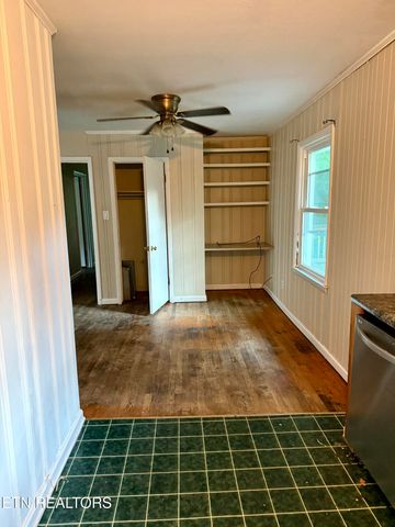 321 Walnut Valley Rd, Clinton, TN 37716