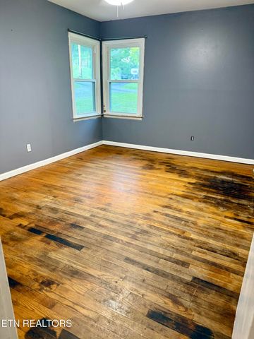 321 Walnut Valley Rd, Clinton, TN 37716