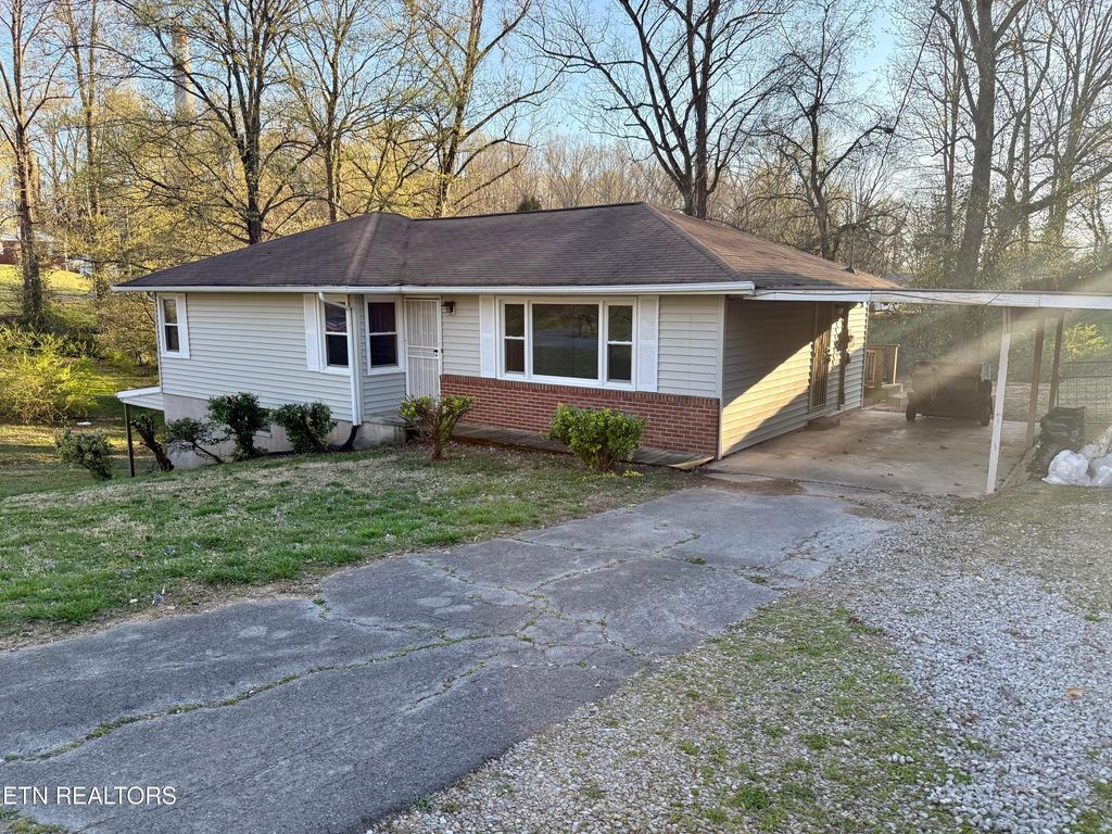 321 Walnut Valley Rd, Clinton, TN 37716