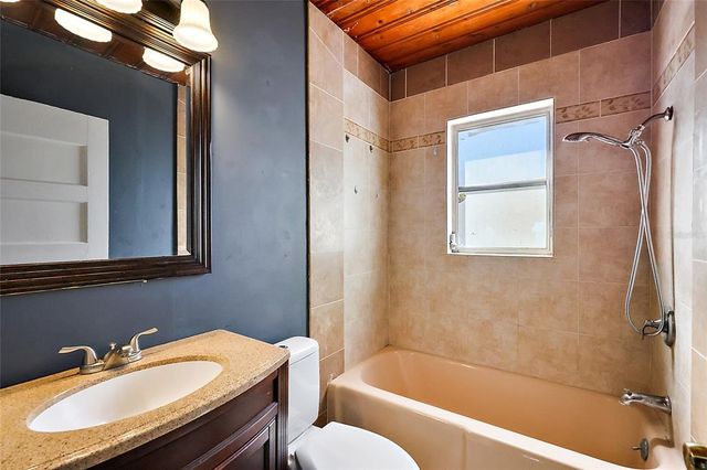 1301 N SHORE DRIVE, Leesburg, FL 34748