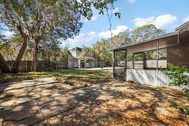 1301 N SHORE DRIVE, Leesburg, FL 34748