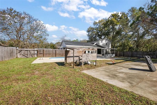 1301 N SHORE DRIVE, Leesburg, FL 34748