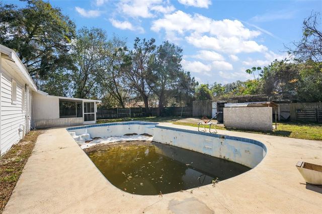 1301 N SHORE DRIVE, Leesburg, FL 34748