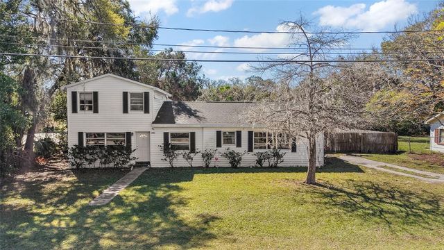 1301 N SHORE DRIVE, Leesburg, FL 34748