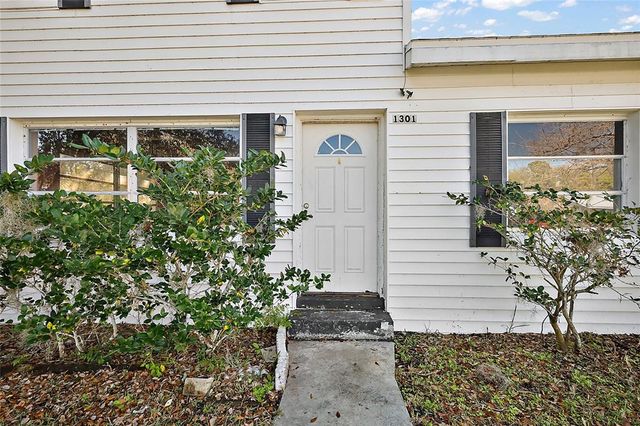 1301 N SHORE DRIVE, Leesburg, FL 34748