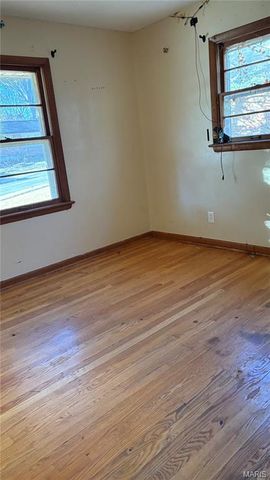 705 Palace Court, St Louis, MO 63135