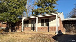 705 Palace Court, St Louis, MO 63135