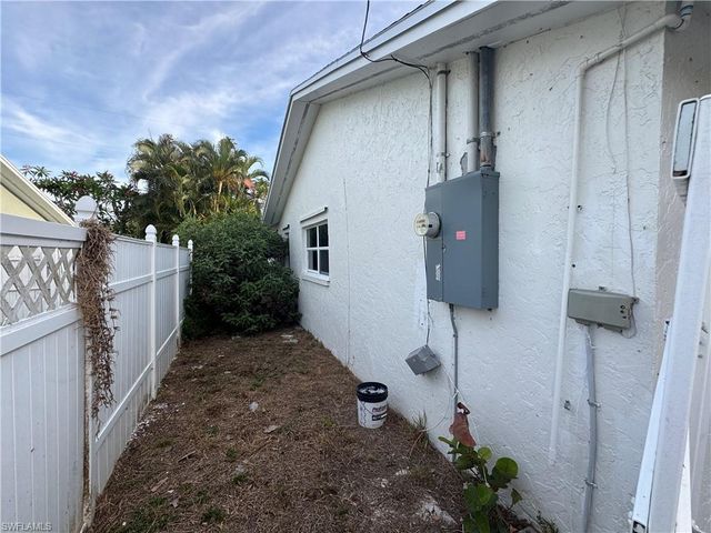 1683 Atlanta Plaza DR, Sanibel, FL 33957
