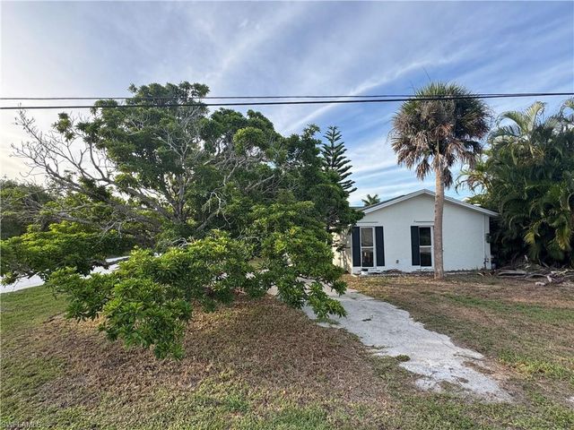 1683 Atlanta Plaza DR, Sanibel, FL 33957