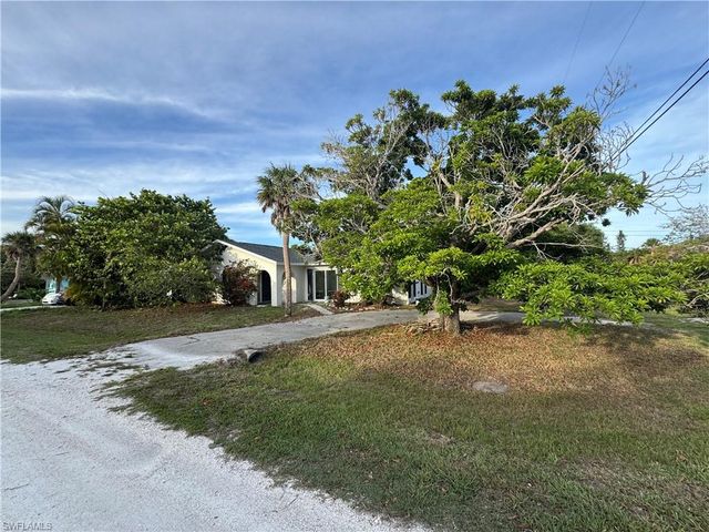 1683 Atlanta Plaza DR, Sanibel, FL 33957