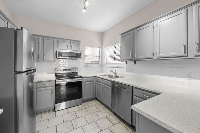 1135 Southpointe Drive, Desoto, TX 75115