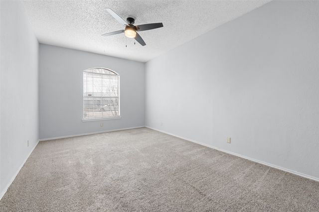 1135 Southpointe Drive, Desoto, TX 75115