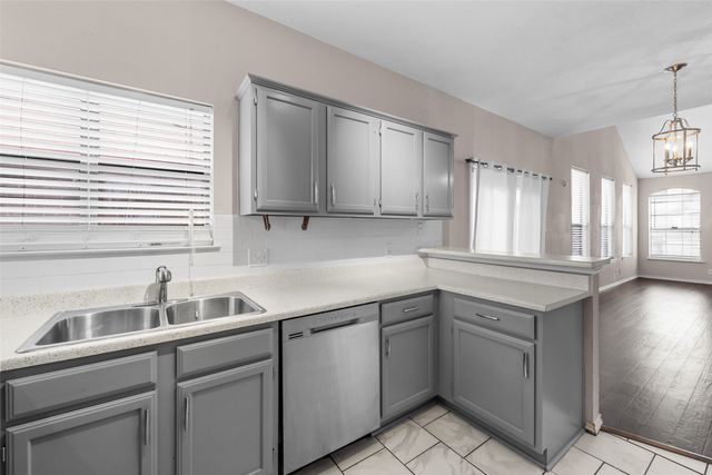 1135 Southpointe Drive, Desoto, TX 75115