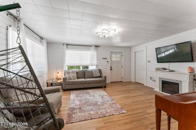 632 W Tri County Blvd, Oliver Springs, TN 37840