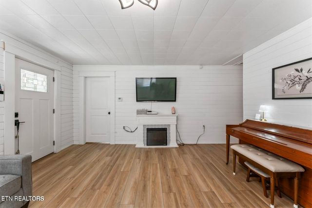 632 W Tri County Blvd, Oliver Springs, TN 37840