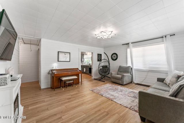 632 W Tri County Blvd, Oliver Springs, TN 37840