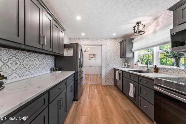 632 W Tri County Blvd, Oliver Springs, TN 37840