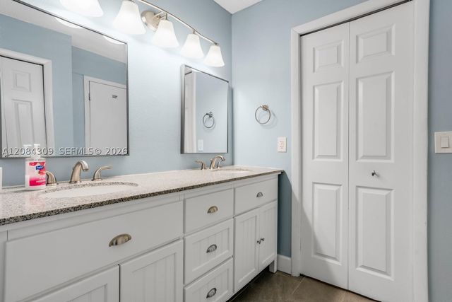 182 Lakeview Dr 204, Weston, FL 33326