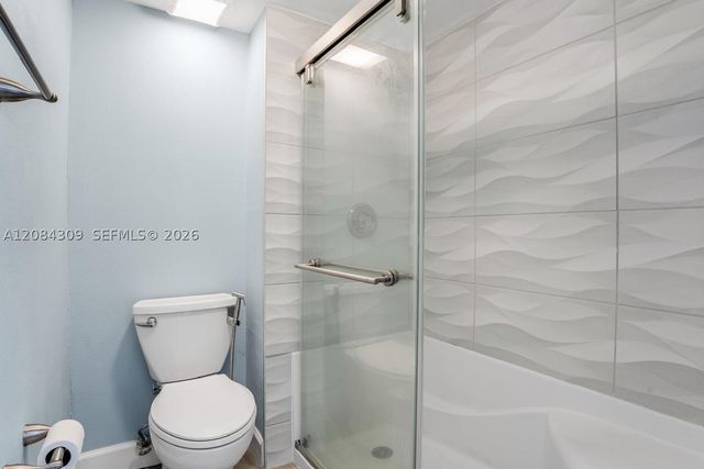 182 Lakeview Dr 204, Weston, FL 33326