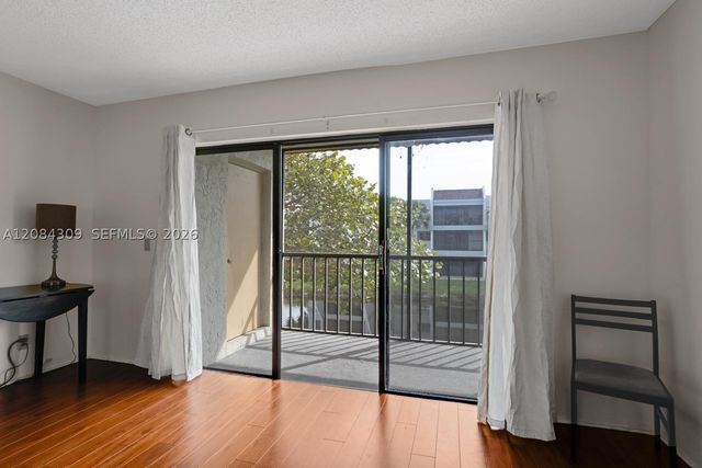 182 Lakeview Dr 204, Weston, FL 33326