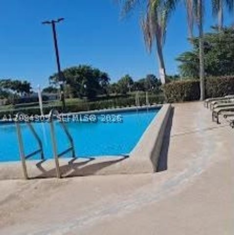 182 Lakeview Dr 204, Weston, FL 33326