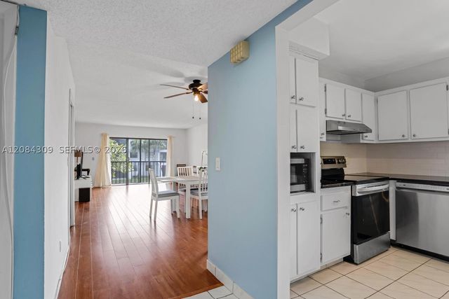 182 Lakeview Dr 204, Weston, FL 33326