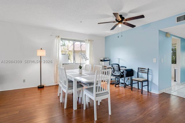 182 Lakeview Dr 204, Weston, FL 33326