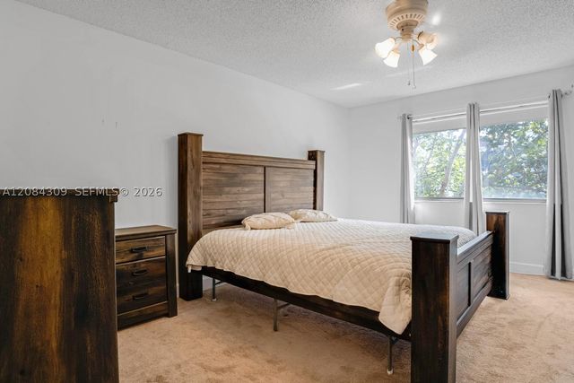 182 Lakeview Dr 204, Weston, FL 33326