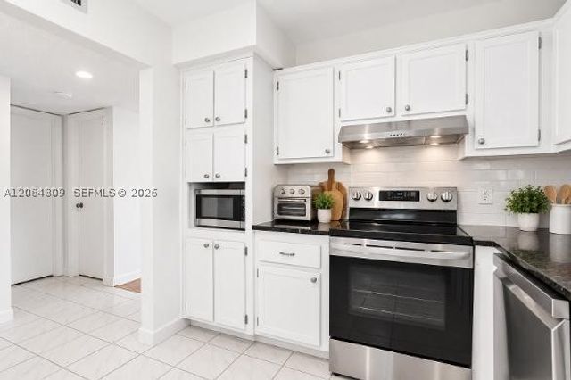 182 Lakeview Dr 204, Weston, FL 33326