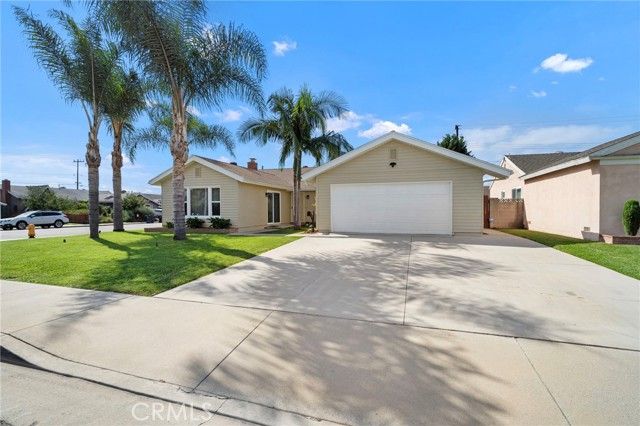 8272 Guilders Drive, Huntington Beach, CA 92647