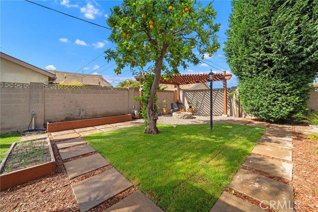 8272 Guilders Drive, Huntington Beach, CA 92647