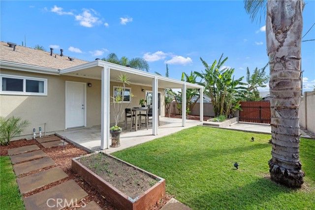 8272 Guilders Drive, Huntington Beach, CA 92647