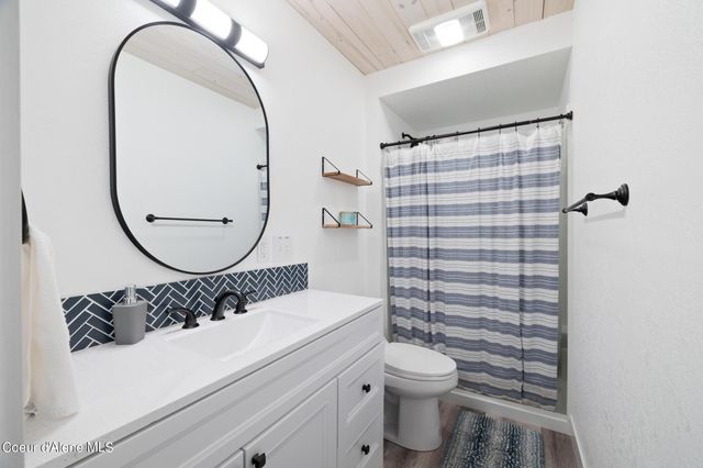 96 4th St, Ponderay, ID 83852