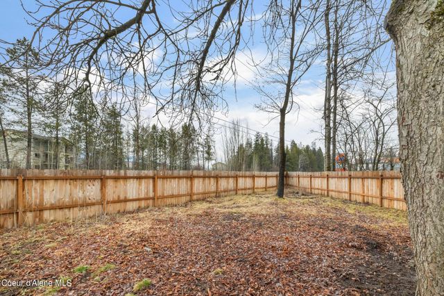 96 4th St, Ponderay, ID 83852