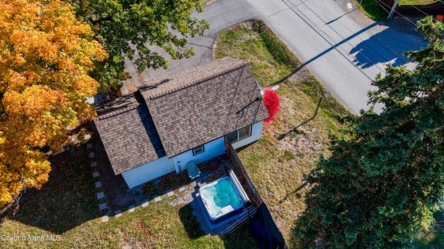 96 4th St, Ponderay, ID 83852