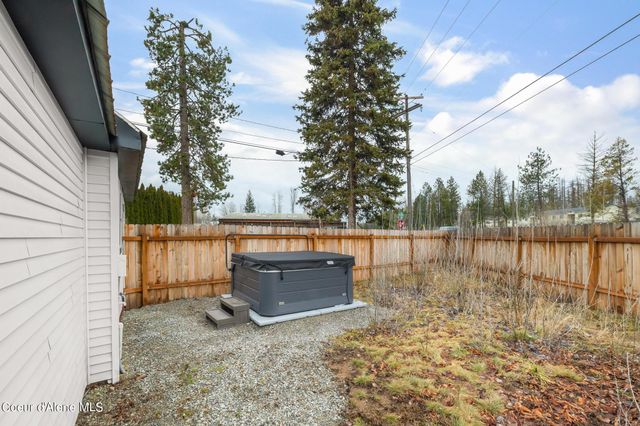 96 4th St, Ponderay, ID 83852