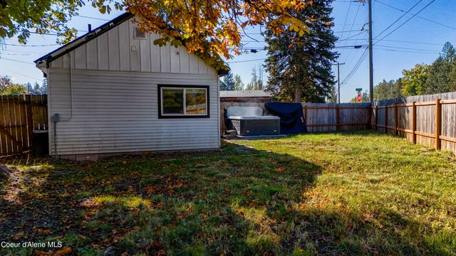 96 4th St, Ponderay, ID 83852