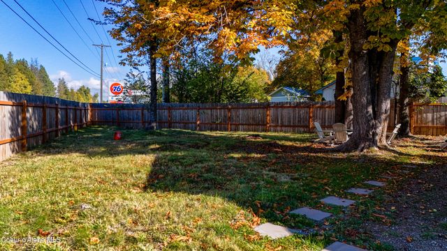 96 4th St, Ponderay, ID 83852