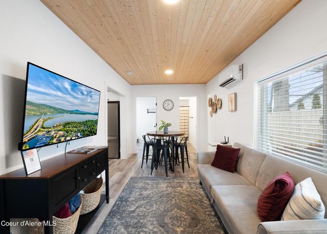 96 4th St, Ponderay, ID 83852